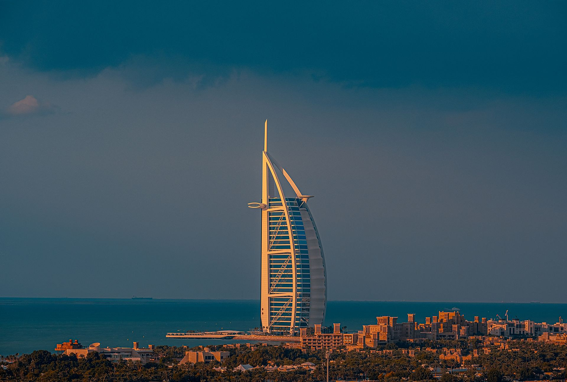 Altın saatte Burj Al Arab, Dubai